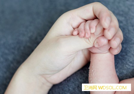 新生宝宝哭闹不止怎么治疗_互动-哭闹-照顾-沟通-