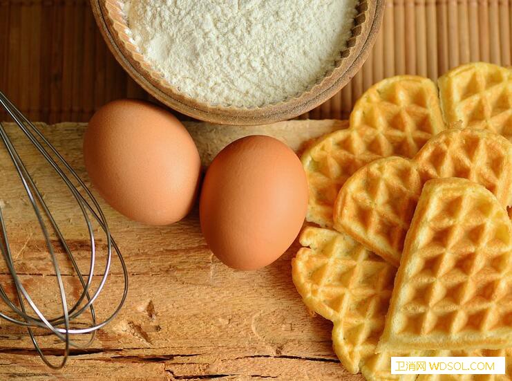 鸡蛋可以护眼！每星期吃1个鸡蛋降46%黄斑部_黄斑-胆固醇-病变-患上-