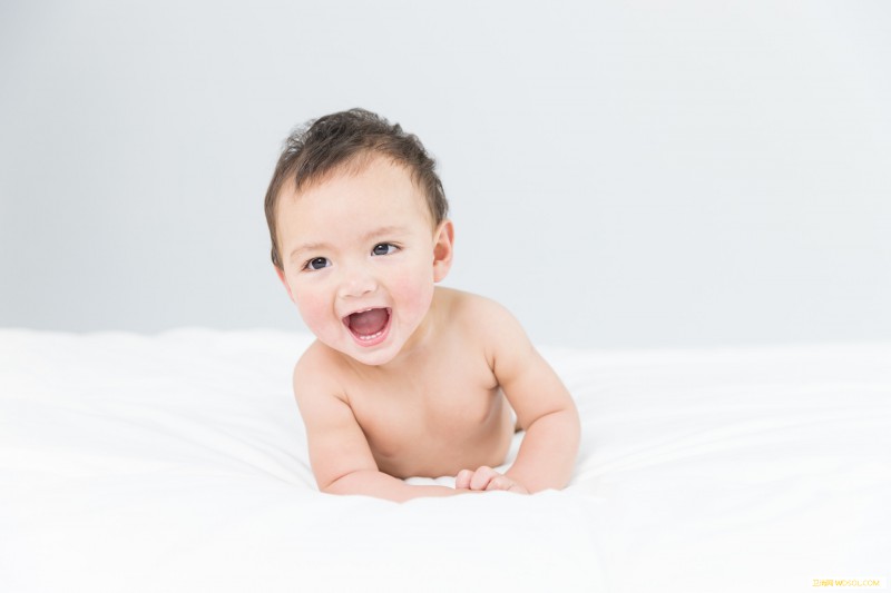 宝宝出生第一周注意什么_黄疸-母乳-奶瓶-出生-