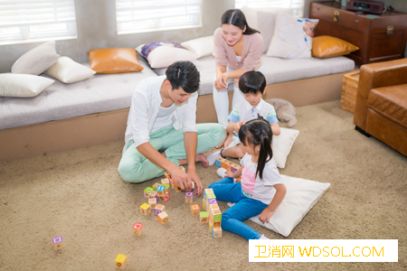 宝宝5岁之前各个阶段敏感期解读_执拗-秩序-敏感-建议-