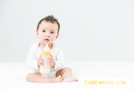 宝宝冲奶粉的几个常见误区_气泡-矿物质-奶粉-矿泉水-