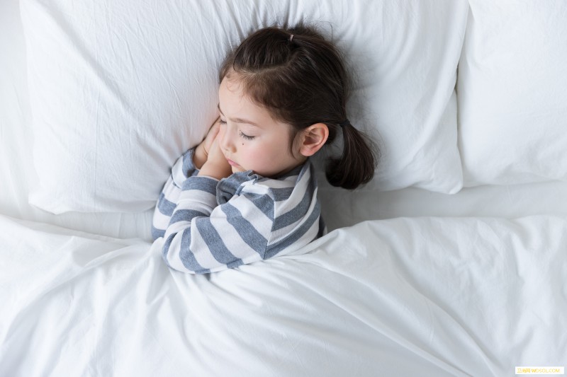孩子存在“睡眠障碍”怎么办_枕头-睡眠-障碍-父母-