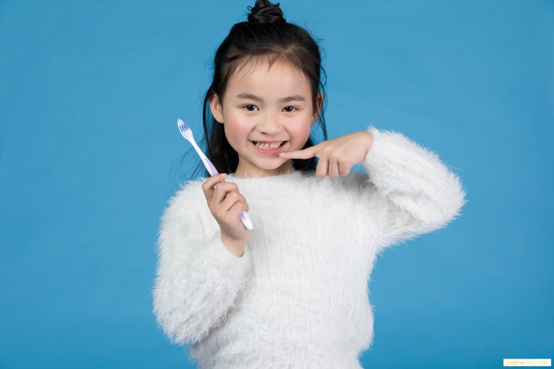 敏感牙齿不是天生!错误的刷牙方法会令你铸成大_进食-刷牙-牙齿-敏感-