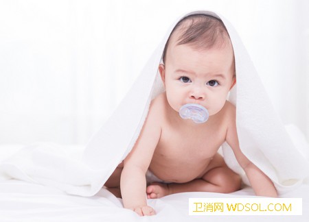 婴儿使用安抚奶嘴的利弊_戒除-奶嘴-乳头-消毒-