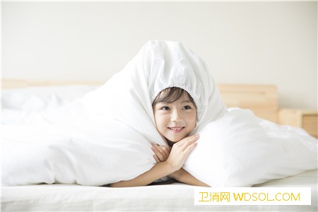 宝宝不爱盖被子怎么回事_佝偻病-统合-被子-感觉-