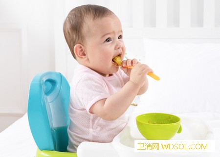 宝宝几个月可以开始吃辅食宝宝添加辅食时间表_喂食-六个月-辅食-食物-