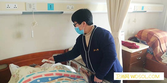 养老院护工：24小时照护与老人共同战“疫”_疫情-冠状-防控-养老