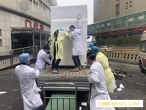 战“疫”一线背后的工作人员：一个多月瘦了8斤_血气-消毒液-病房-分析仪